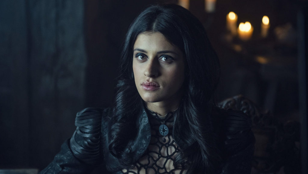 Anya Chalotra, qui joue Yennefer de Vengerberg. // Source : Netflix