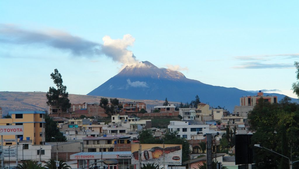 Tungurahua est très proche de la ville de Riobamba (Équateur). // Source : Alfredo Bianco Geymet