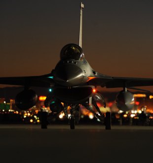 Un avion de chasse F-16. // Source : 99th Air Base