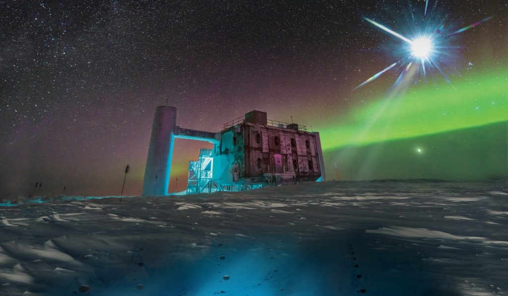 Rendu artistique d'IceCube, l'observatoire installé au Pôle Sud et dédié à la détection des neutrinos. // Source : Icecube/NSF