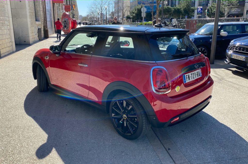 Arrière de la Mini Cooper SE // Source : Maxime Claudel pour Numerama