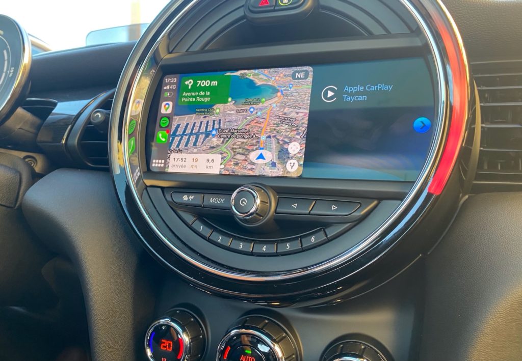 CarPlay dans la Mini Cooper SE // Source : Maxime Claudel pour Numerama