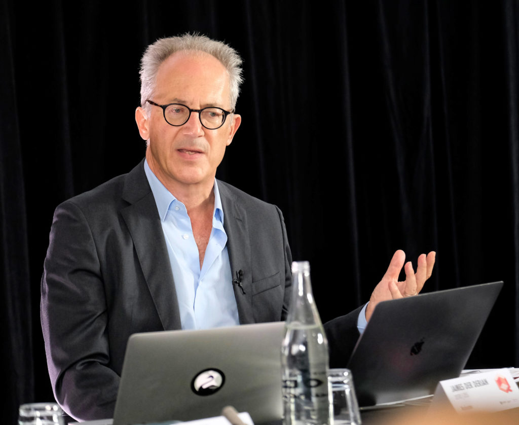 James Der Derian, professeur de sécurité internationale à l'université de Sydney, ici en 2019. // Source : Chris Waters / Project Q