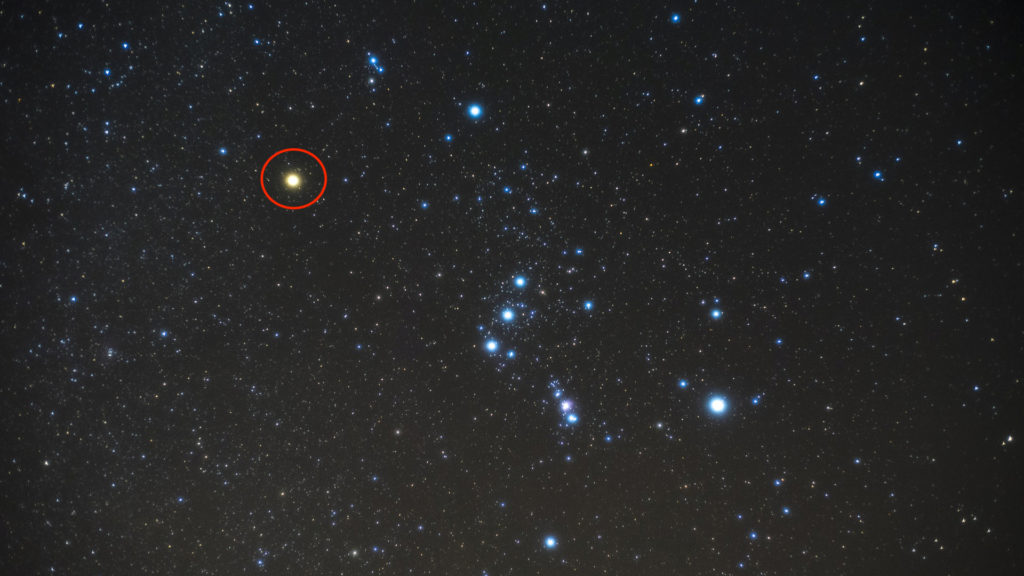 La position de Bételgeuse dans la constellation d'Orion. // Source : Pixabay, annotation Numerama La position de Bételgeuse dans la constellation d'Orion. // Source : Pixabay, annotation Numerama