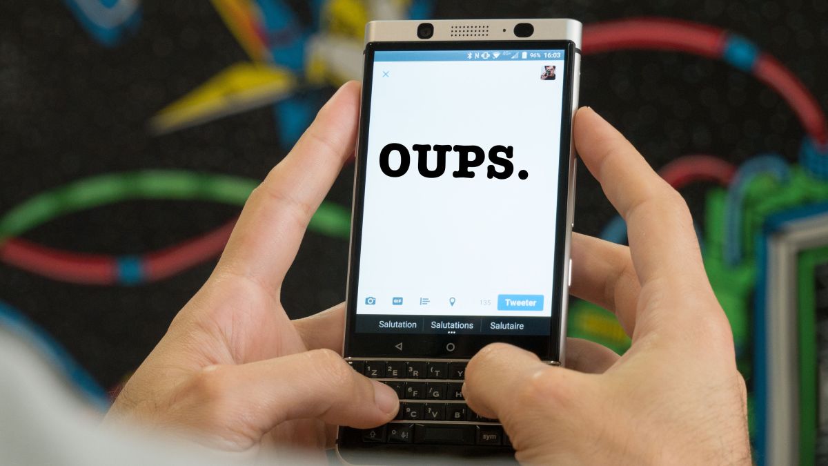 BlackBerry Oups // Source : Frandroid, montage Numerama