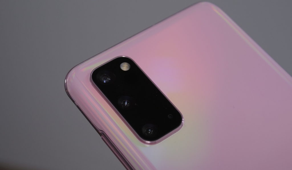 Samsung Galaxy S20 rose // Source : Omar Belkaab pour Frandroid Samsung Galaxy S20 rose // Source : Omar Belkaab pour Frandroid