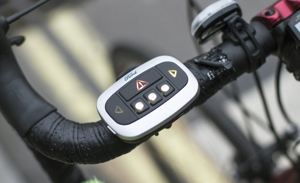 Veste Ford Emoji // Source : Ford Veste Ford Emoji // Source : Ford