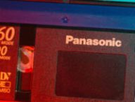 Une cassette miniDV Panasonic. // Source : Flickr/CC/Frédéric Bisson (photo recadrée)