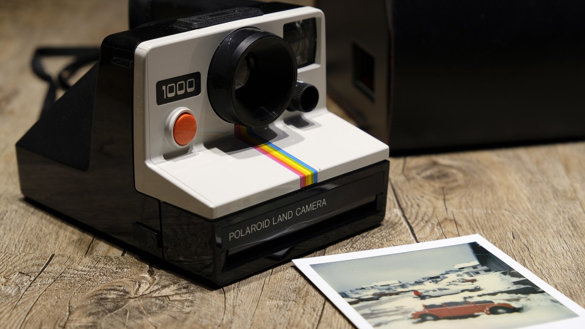 Un appareil photo Polaroid. // Source : Pixabay (photo recadrée)