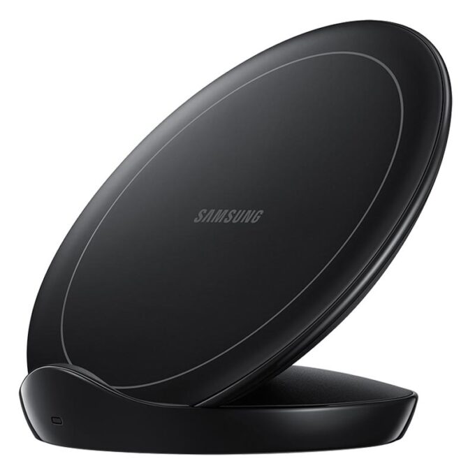 Le chargeur sans fil de Samsung, compatible avec tous les iPhones qui supportent la recharge sans fil, est à seulement 19,99 euros.
