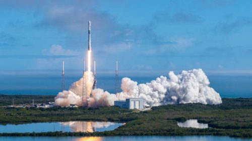 Le lancement de la fusée Falcon 9 le 17 février 2020. // Source : Flickr/CC/Official SpaceX Photos (photo recadrée)