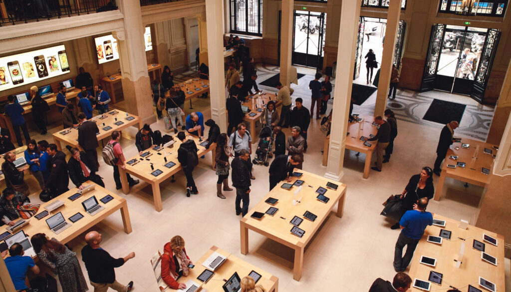 Un Apple Store en 2013 // Source : Wikimedia Commons/Christian Borle