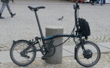 Le vélo électrique Brompton Electric // Source : Louise Audry pour Numerama Le vélo électrique Brompton Electric // Source : Louise Audry pour Numerama