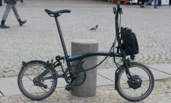 Le v&eacute;lo &eacute;lectrique Brompton Electric // Source : Louise Audry pour Numerama
