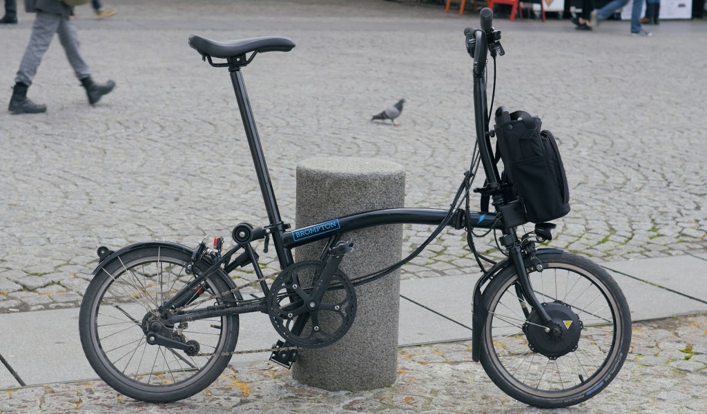 Le vélo électrique Brompton Electric // Source : Louise Audry pour Numerama