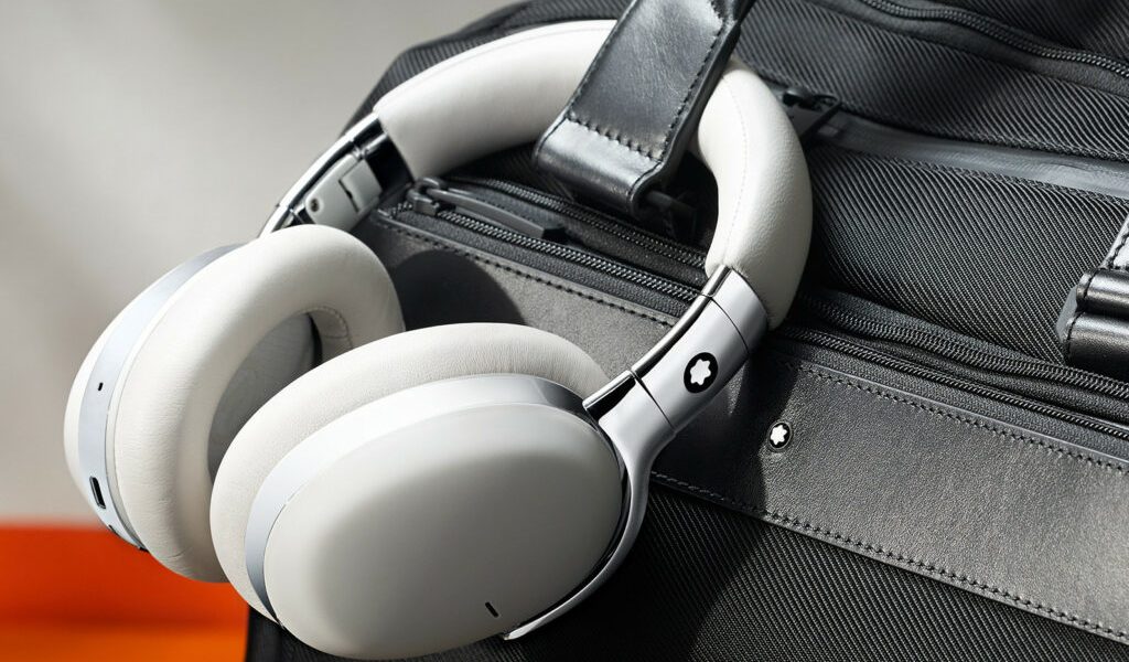 Casque Montblanc blanc // Source : Montblanc Casque Montblanc blanc // Source : Montblanc