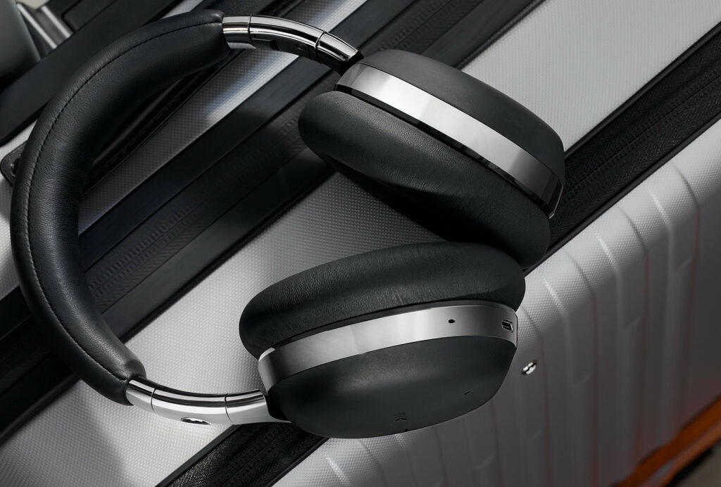 Casque Montblanc noir // Source : Montblanc Casque Montblanc noir // Source : Montblanc