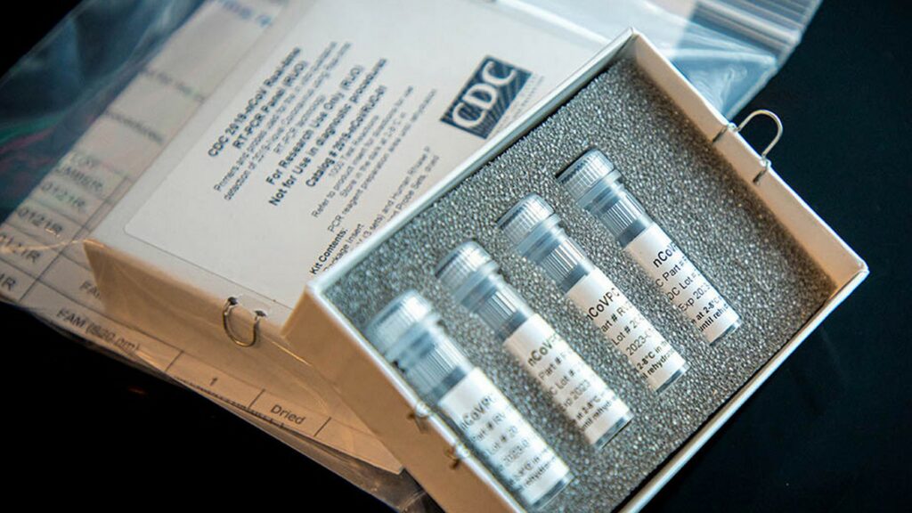 À quoi ressemble un kit de dépistage de SRAS-CoV-2 de type de PCR. // Source : CDC