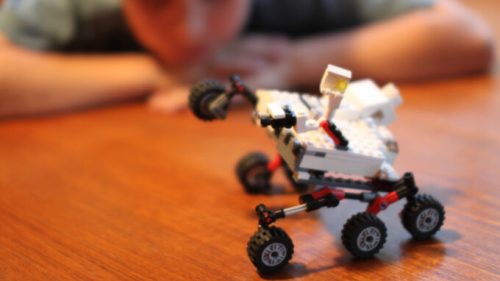 Le rover Curiosity en Lego. // Source : Flickr/CC/Rasmus Lerdorf (photo recadrée)