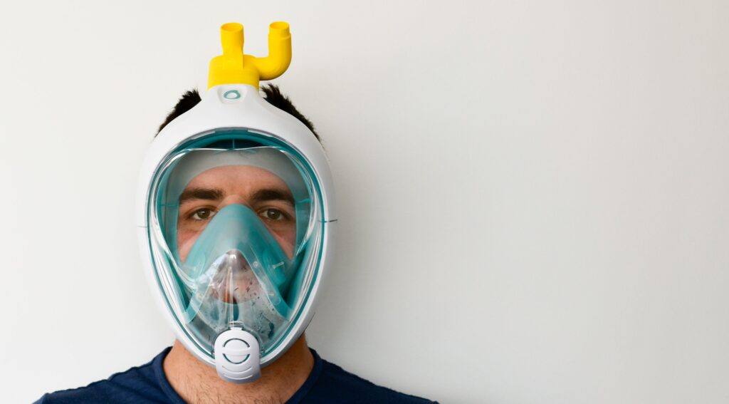 Test d'adaptation d'un masque Easybreath à un respirateur // Source : isinnova.it