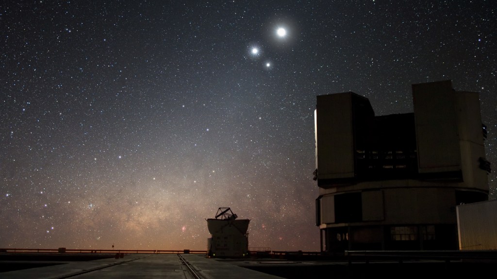 Le Très Grand Télescope de l'ESO. // Source : Flickr/CC/ESO/Y. Beletsky (photo recadrée)