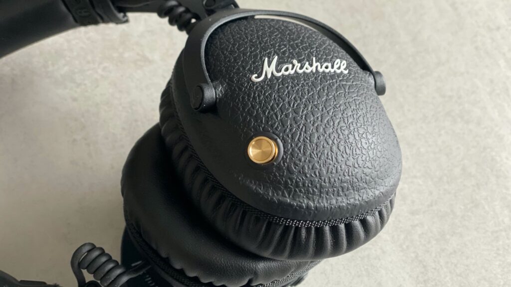 L'oreillette droite du casque Marshall Monitor II A.N.C. // Source : Maxime Claudel pour Numerama L'oreillette droite du casque Marshall Monitor II A.N.C. // Source : Maxime Claudel pour Numerama