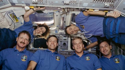 Une mission à bord de la navette spatiale Atlantis. L'astronaute Jean-François Clervoy est à droite. // Source : Flickr/CC/Nasa Johnson (photo recadrée)