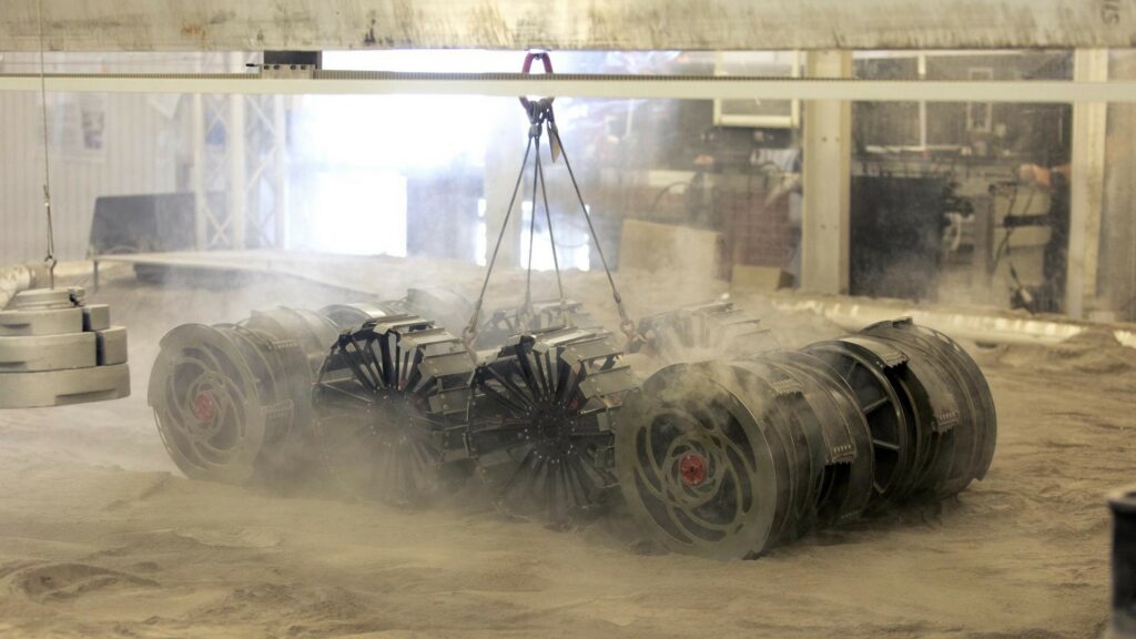 Le robot minier RASSOR, qui sera destiné à excaver le régolithe lunaire. // Source : Nasa