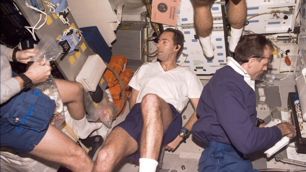 Jean-François Clervoy en mission le 21 décembre 1999. // Source : Flickr/CC/NASA Johnson (photo recadrée)