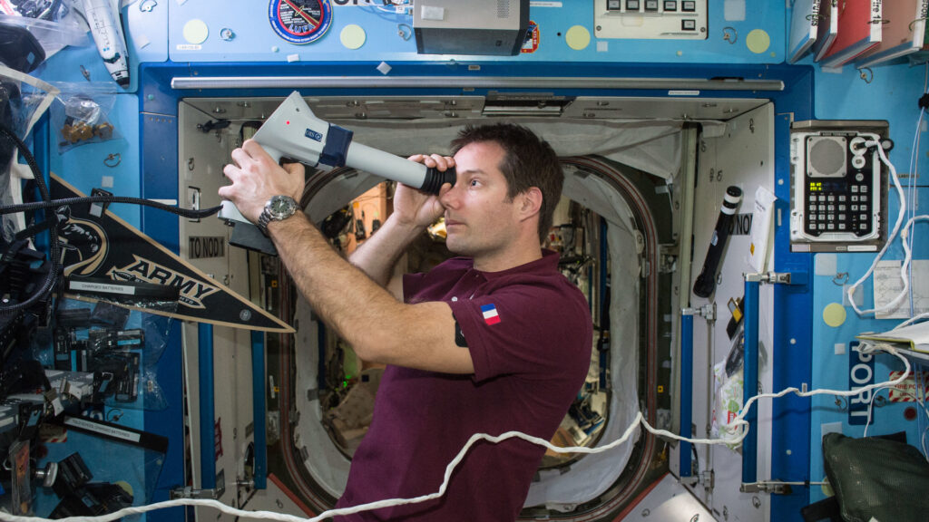 thomas pesquet espace astronaute confinement
