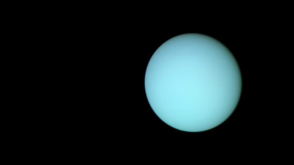 Vue d'artiste d'Uranus à partir des images de Voyager 2 le 14 février 1986. // Source : Flickr/CC/Kevin Gill (photo recadrée et modifiée)