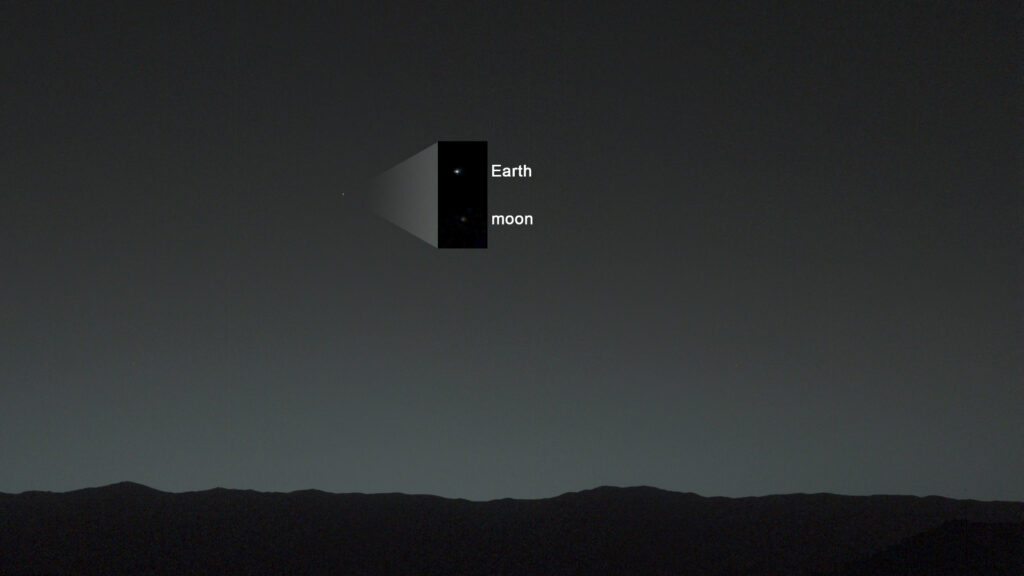 La Terre et la Lune telles qu'on peut les voir depuis Mars. // Source : NASA/JPL-Caltech/MSSS/TAMU (photo recadrée)