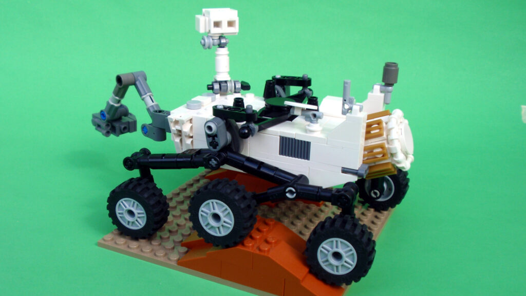 Une version Lego du rover Curiosity. // Source : Flickr/CC/Stephen Pakbaz (photo recadrée)