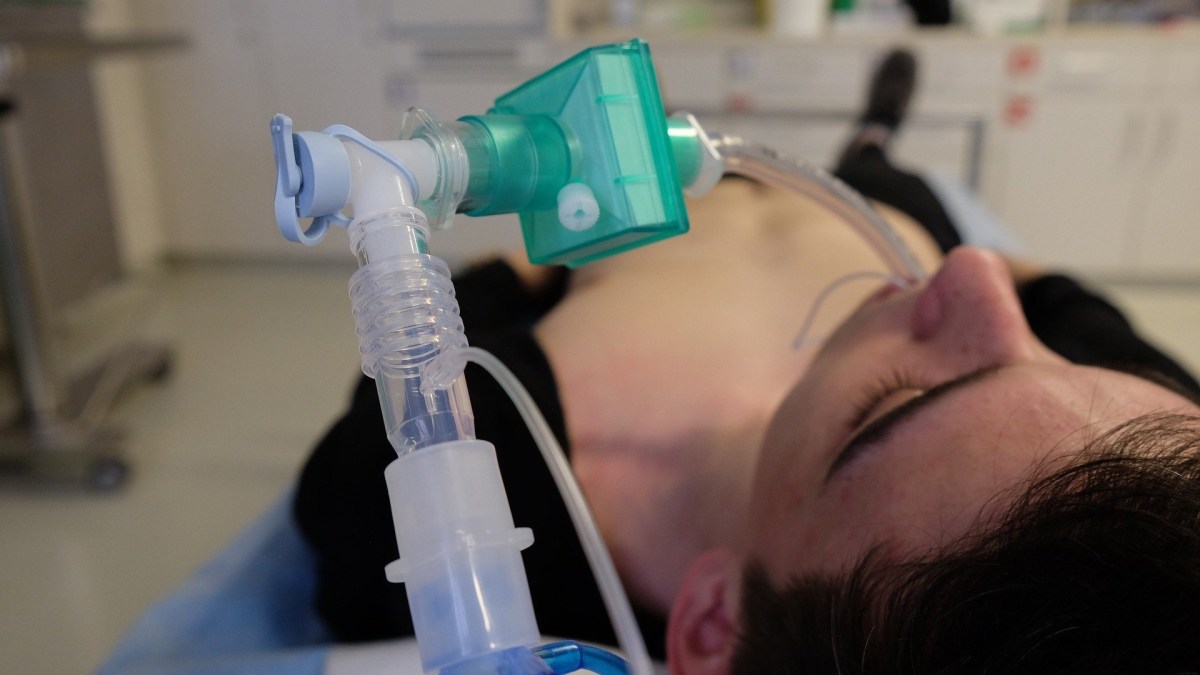 L'objectif est aussi d'éviter que des patients soient mis sous respirateur artificiel, ou que cette situation dure trop longtemps. // Source : Pixabay