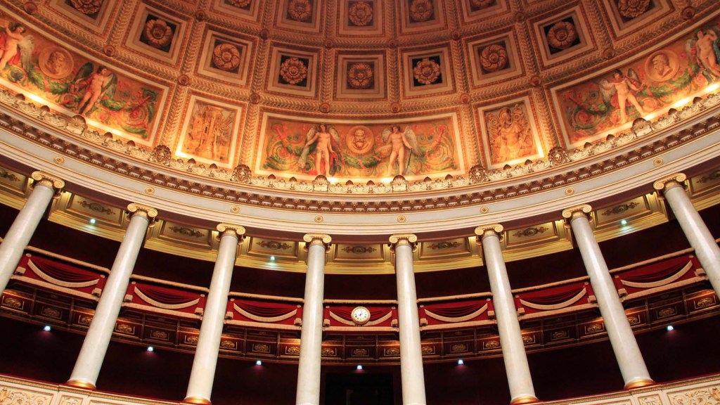 Hémicycle du Palais Bourbon, Paris. // Source : Wikimedia/CC/NonOmnisMoriar (photo recadrée)