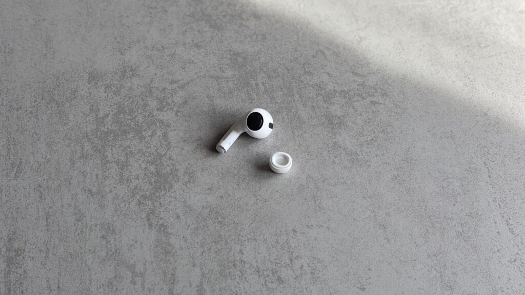 Les AirPods Pro d'Apple // Source : Maxime Claudel pour Numerama Les AirPods Pro d'Apple // Source : Maxime Claudel pour Numerama