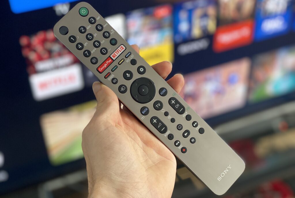 Télécommande du téléviseur Sony XH95 // Source : Maxime Claudel pour Numerama Télécommande du téléviseur Sony XH95 // Source : Maxime Claudel pour Numerama