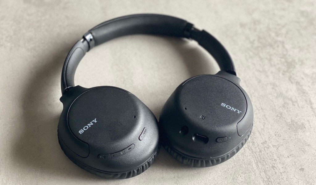 Maxime Le casque Sony WH-CH710 // Source : Maxime Claudel pour Numerama