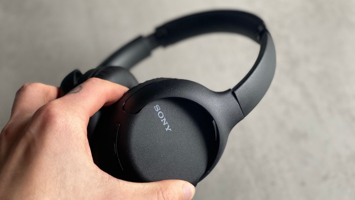 Oreillette du casque Sony WH-CH710 // Source : Maxime Claudel pour Numerama