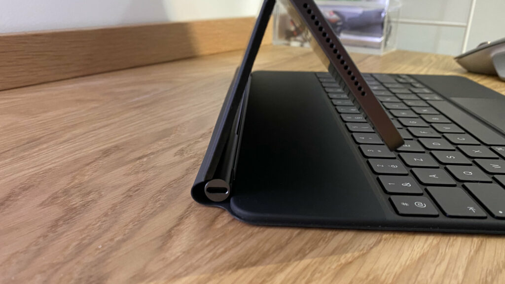 On trouve un port USB-C supplémentaire // Source : Julien Cadot pour Numerama On trouve un port USB-C supplémentaire // Source : Julien Cadot pour Numerama