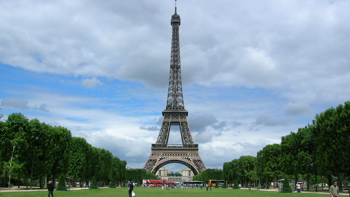 La Tour Eiffel // Source : Wikimedia Commons/Tony Grist