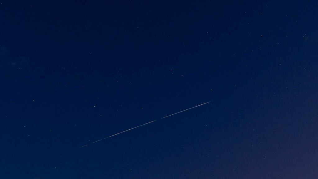 Le train de satellites photographié le 25 avril en Seine-et-Marne. // Source : Flickr/CC/Alain Stoll (photo recadrée)