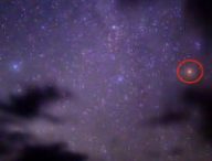 Bételgeuse dans le ciel. // Source : Flickr/CC/bgwashburn (photo recadrée et annotée)
