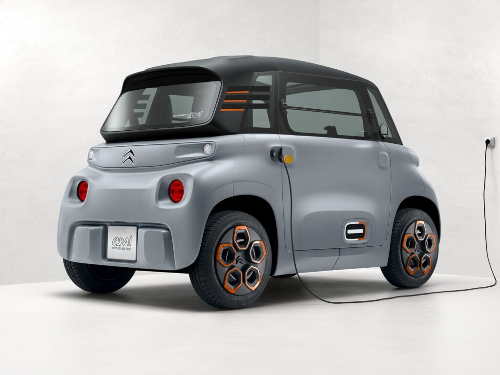 Ceci n'est pas une voiture mais un « quadricycle léger » selon la loi française. // Source : Citroën Ceci n'est pas une voiture mais un « quadricycle léger » selon la loi française. // Source : Citroën