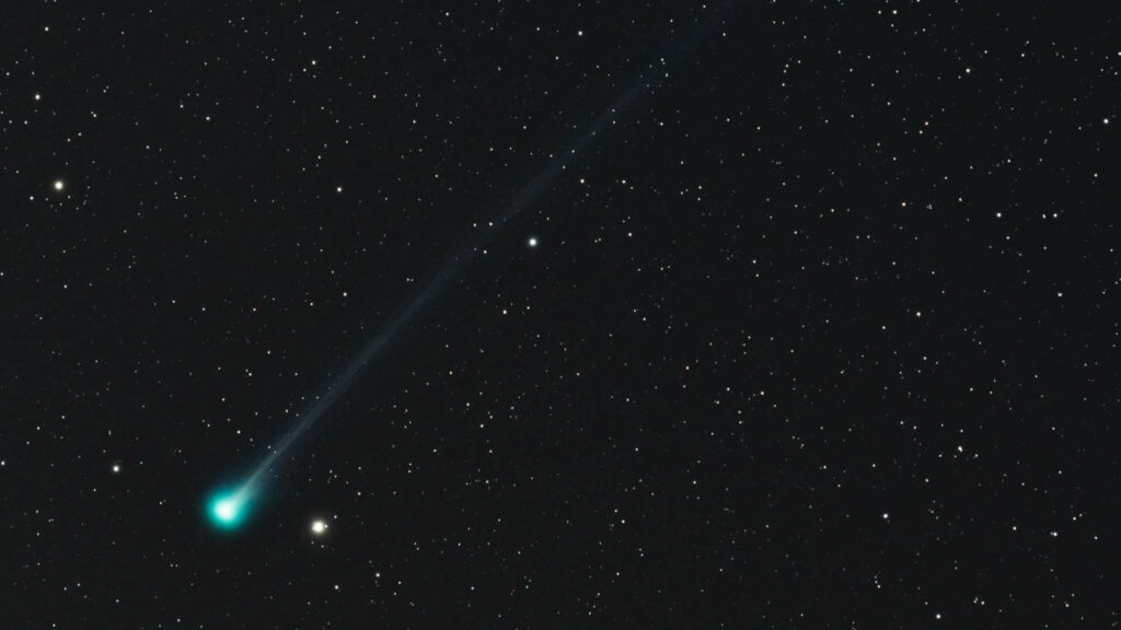 La comète Swan vue depuis l'hémisphère sud. // Source : Flickr/CC/Bradley Michelbach (photo recadrée)