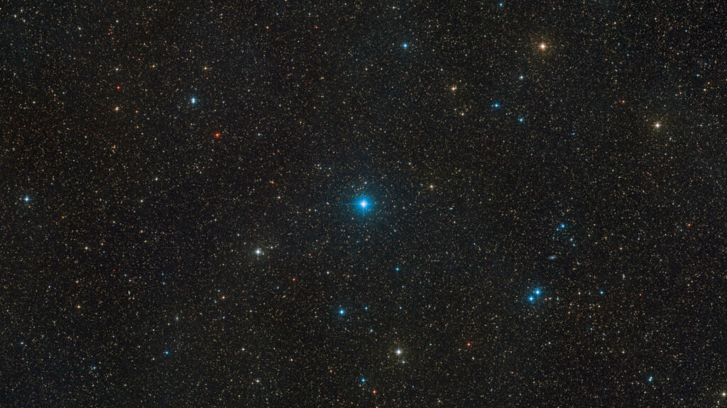 La zone du ciel où se trouve HR 6819. // Source : ESO/Digitized Sky Survey 2. Acknowledgement: Davide De Martin (photo recadrée)