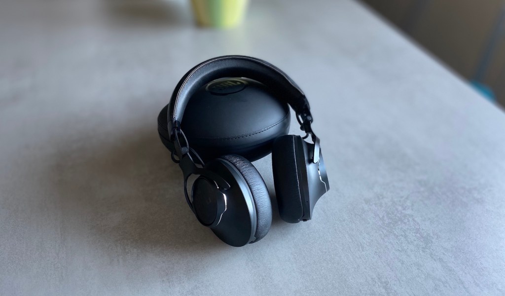 Le casque JBL Club One // Source : Maxime Claudel pour Numerama