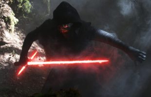 Kylo Ren sabre laser // Source : Disney Kylo Ren sabre laser // Source : Disney