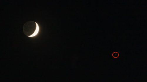 La Lune et Mars. // Source : Flickr/CC/Kevin Baird (photo recadrée et annotée)