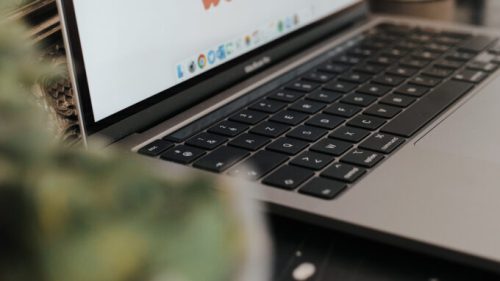 Le MacBook Pro 13 2020 // Source : Louise Audry pour Numerama